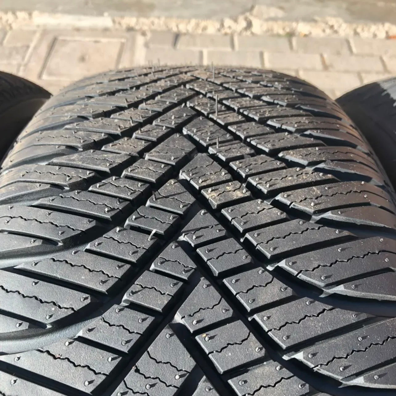 Battistrada Goodride Z-401 235/55R19 - dettaglio lamelle