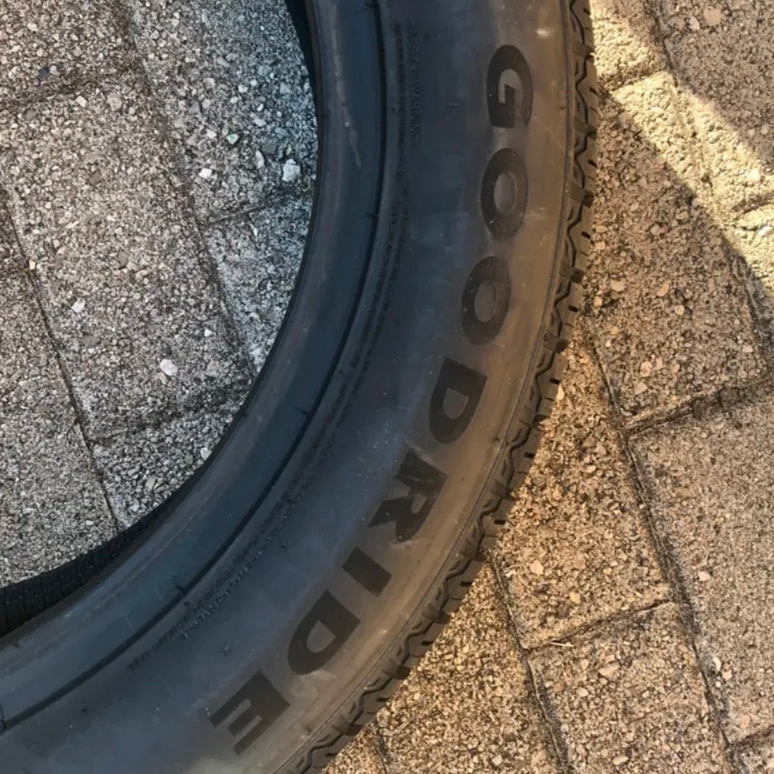 Logo Goodride sul fianco del pneumatico Z-401