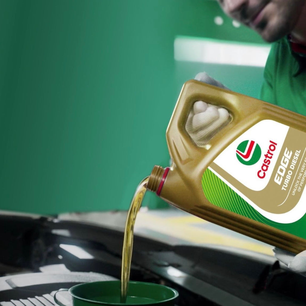 Castrol EDGE versamento olio motore - utilizzo professionale
