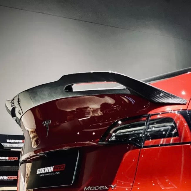Spoiler in carbonio DarwinPro Tesla Model Y – vista posteriore laterale
