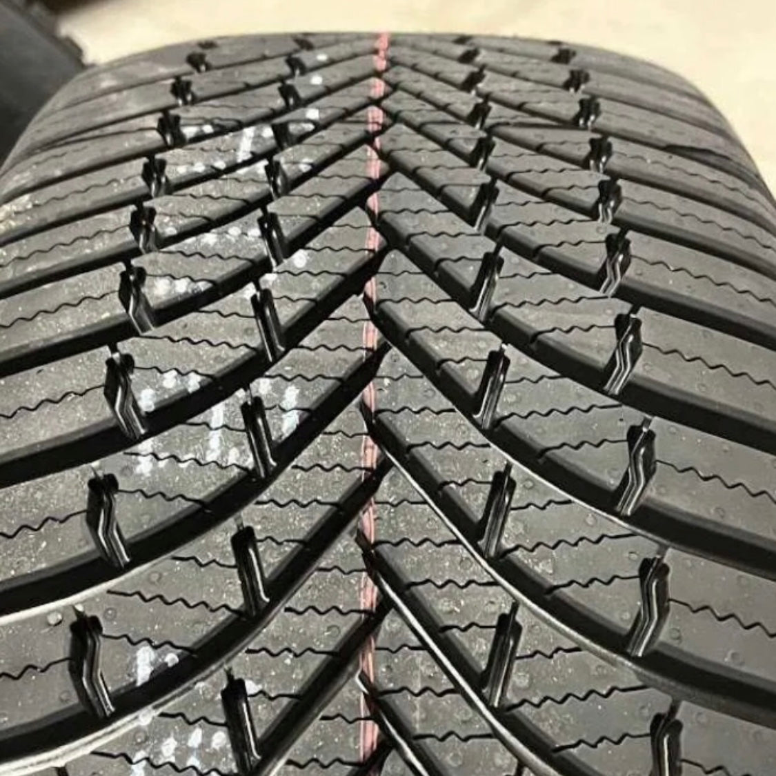 Battistrada Firestone Multiseason2 - lamelle a V e 3D
