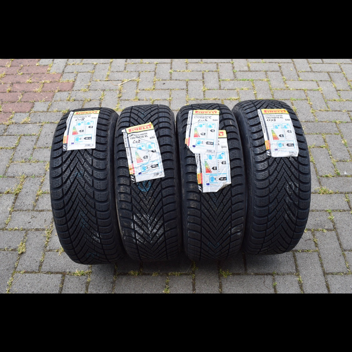 Set 4 Pirelli Cinturato Winter 195/45R16 84H XL - vista frontale