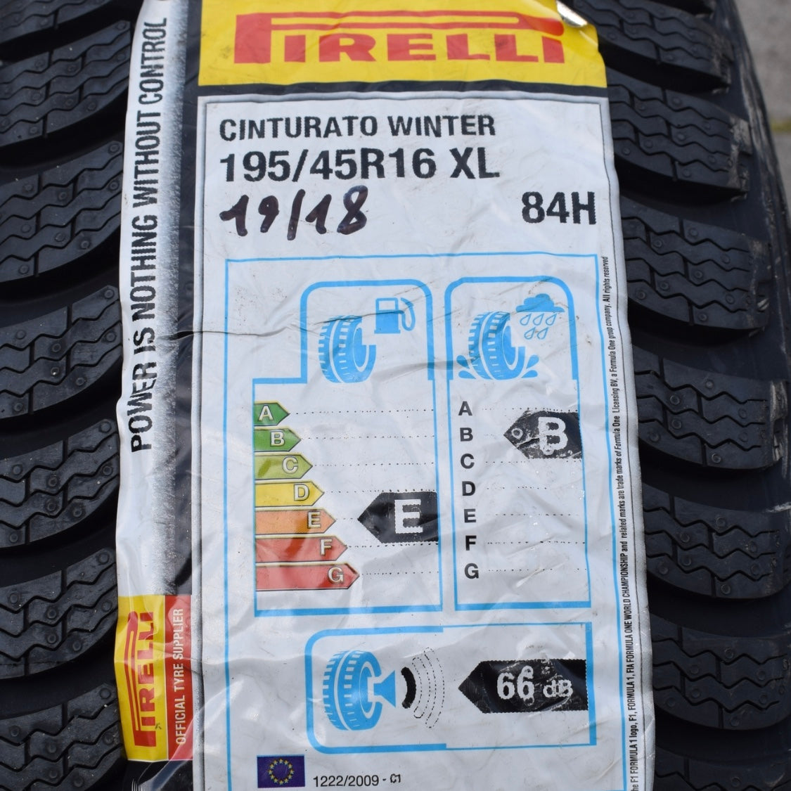 Etichetta EU Pirelli Cinturato Winter 195/45R16 - efficienza E aderenza B 66dB