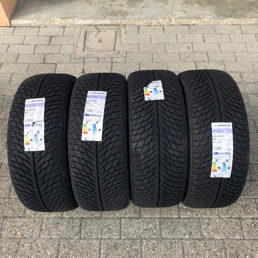 Set 4 Michelin Pilot Alpin 5 225/40R19 – vista frontale