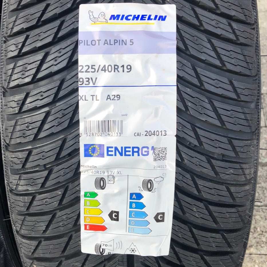 Set 4 Michelin Pilot Alpin 5 225/40R19 – vista laterale